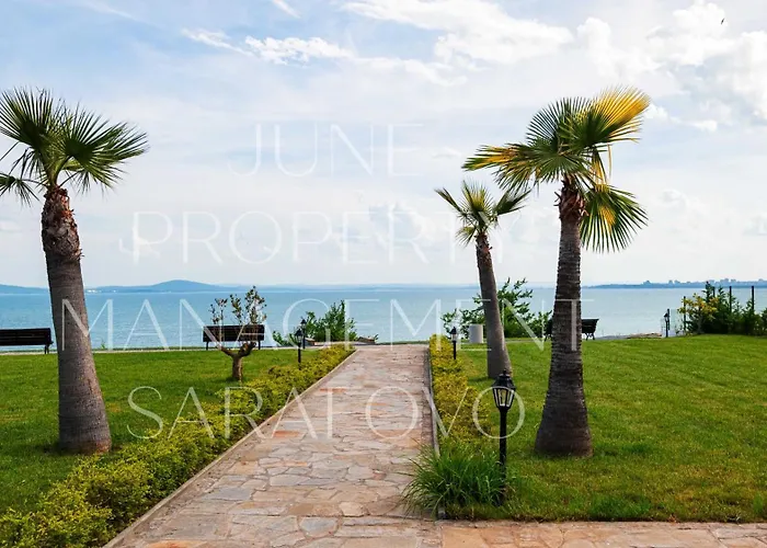 Sea-breeze Retreat Zerini *