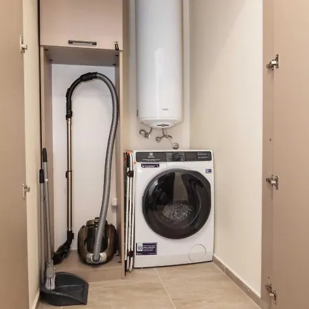 Sea-breeze Retreat Zerini Apartment *