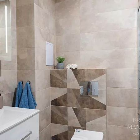 Sea-breeze Retreat Zerini